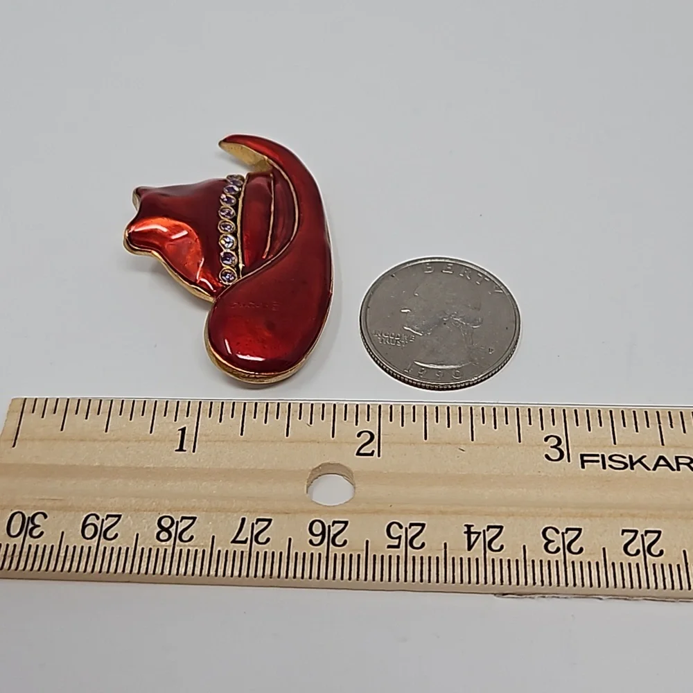Cowboy Hat Brooch Pin Red Enamel Gold Tone